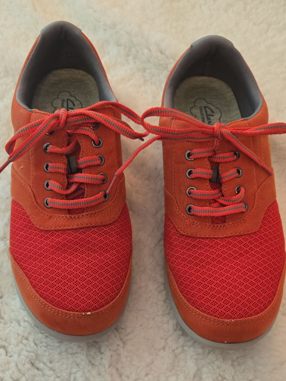 Clarks Cloud Steppers Women’s Orange-Red Casual Lace-Up Sneakers